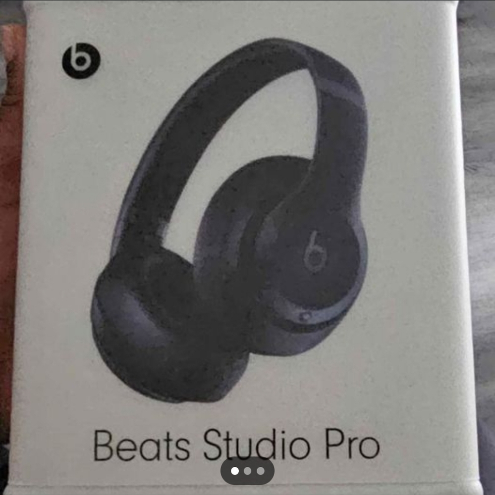Apple beats studio pros